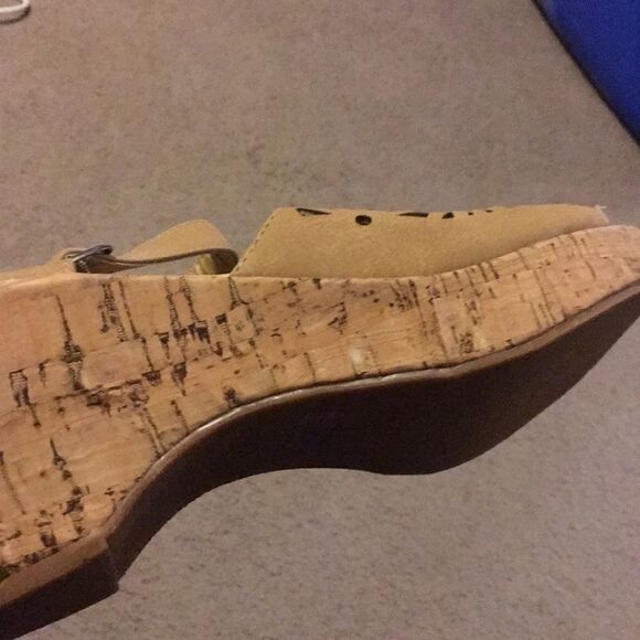 Via Veneto Size 8 Beige Wedges - Picture 13 of 15